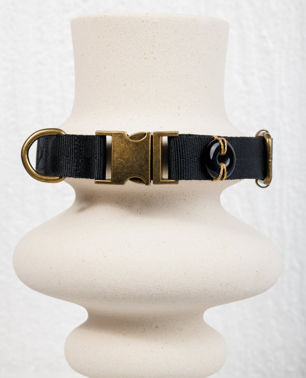 κολάρο σκύλου με μαύρο οψιδιανός που τονώνει την αυτοπεποίθηση