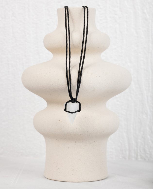 μενταγιόν κηδεμόνα με λευκό χαλαζία για την καταπολέμηση της αρνητικής ενέργειας