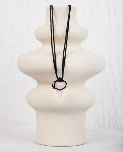 μενταγιόν κηδεμόνα με ροζ χαλαζία για την καταπολέμηση της κατάθλιψης